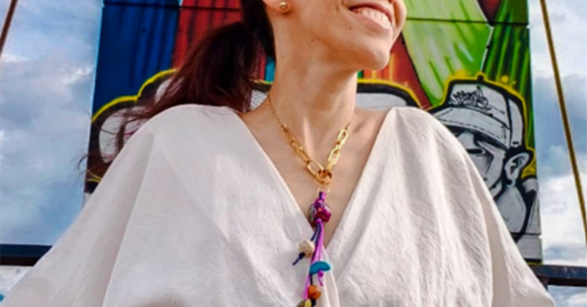 Abraza el encanto colombiano: descubre Fruta Dulce, tu marca de joyería ética.