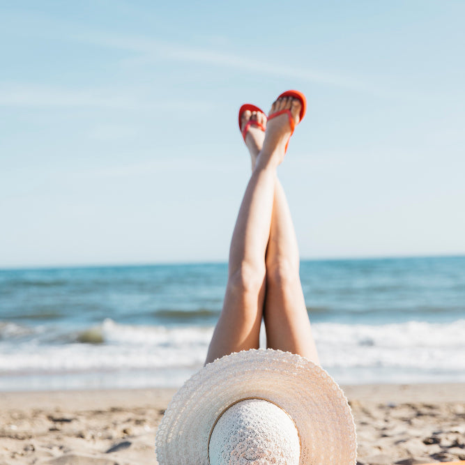 No dejes de lucir tus pies y sandalias este verano💛