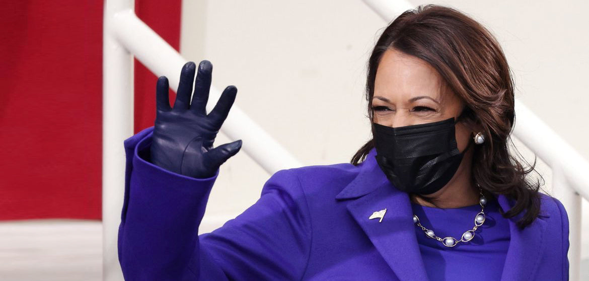 ¿Por qué las mujeres en el poder visten de color morado?