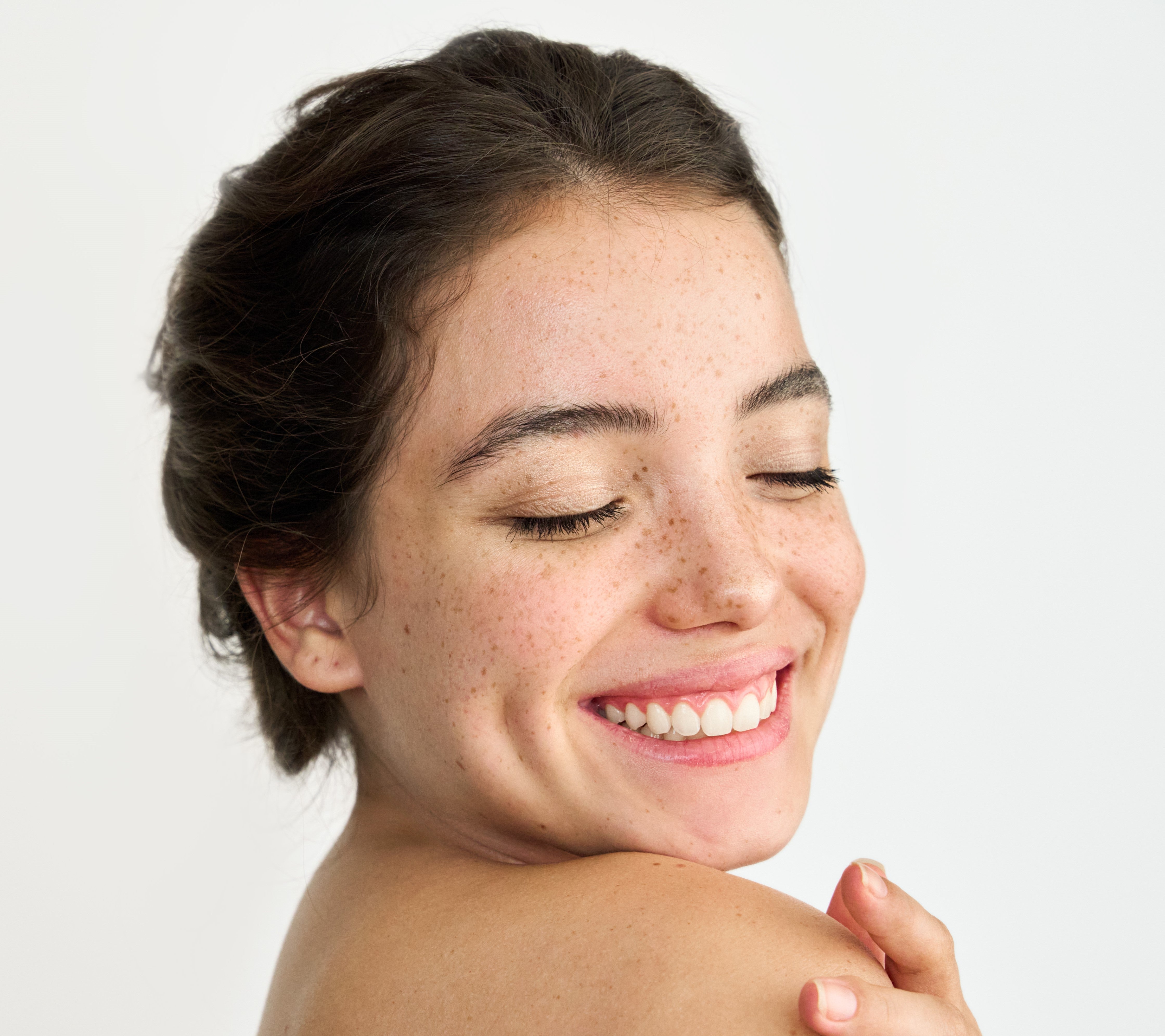 chica con un look natural que lleva maquillaje sin que se note