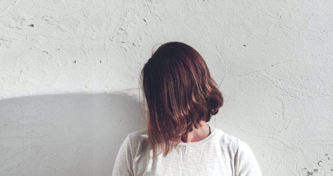 Una chica utilizando un sharp bob, el corte que tú necesitas