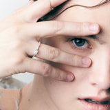 Anillo Curvo Plata Zirconia Blanca