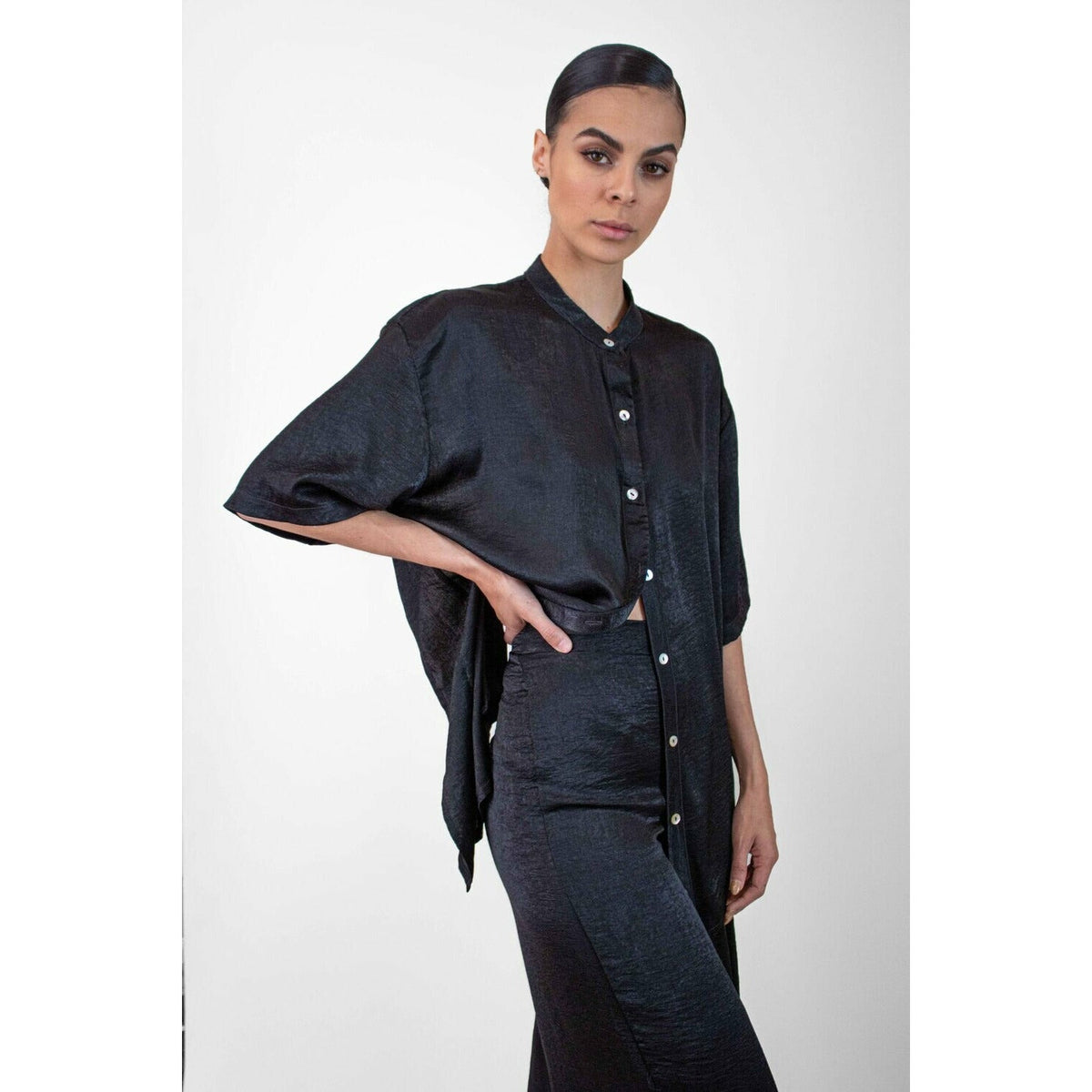 CAMISA ABIERTA NEGRA
