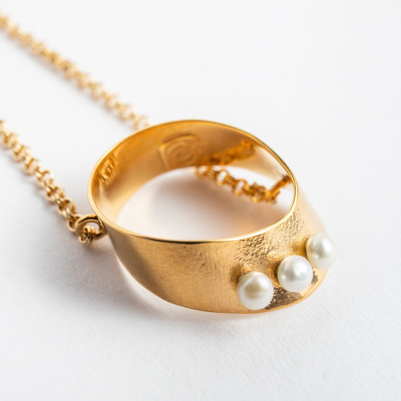 Pearl curve Necklace